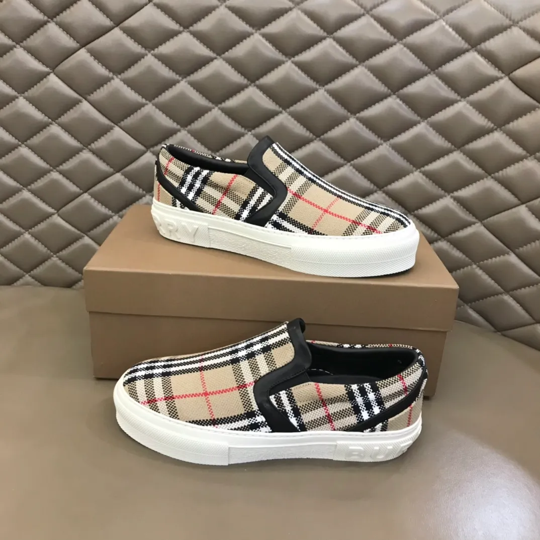 Men's Men's Shoes💰380 B's Couple Style Classic low-top sneakers are reinterpreted with Vintage retro plaid cotton material and decorated with a new brand logo. First-layer cowhide lining, embossed Burberry logo on the heel, and original TPU outsole! Male 38-44 (45 46 customized)